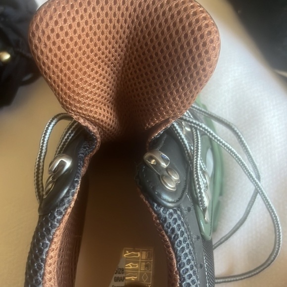 Authentic Gucci  Flashtrek Sneakers. NWOT. - Picture 11 of 11